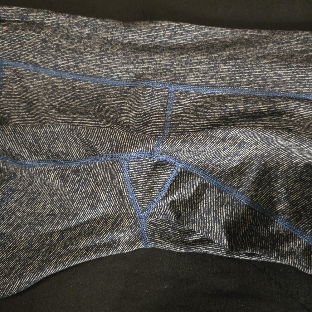 Under Armour Women's Capri Leggings Blue Space Dye M Workout Running Comfort - Picture 4 of 9